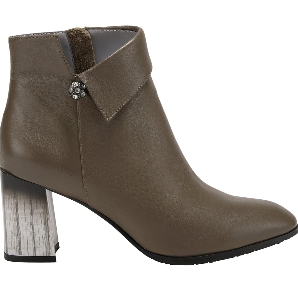 NWT.Azura Elegant Ankle Boots